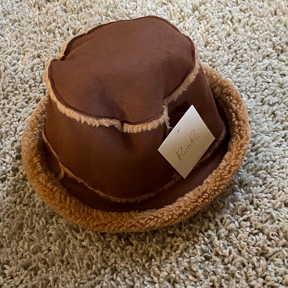 SUEDE/FAUX SHEARING BUCKET HAT, NWT!